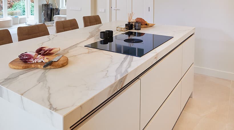 licht werkblad van keramiek