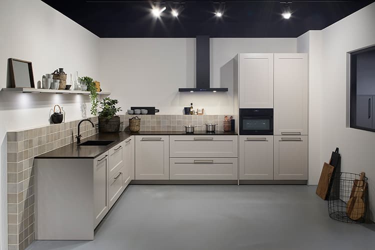 Wie-is-Keukenpermaand